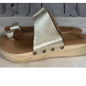 Women's Beeks Metallic Sandals